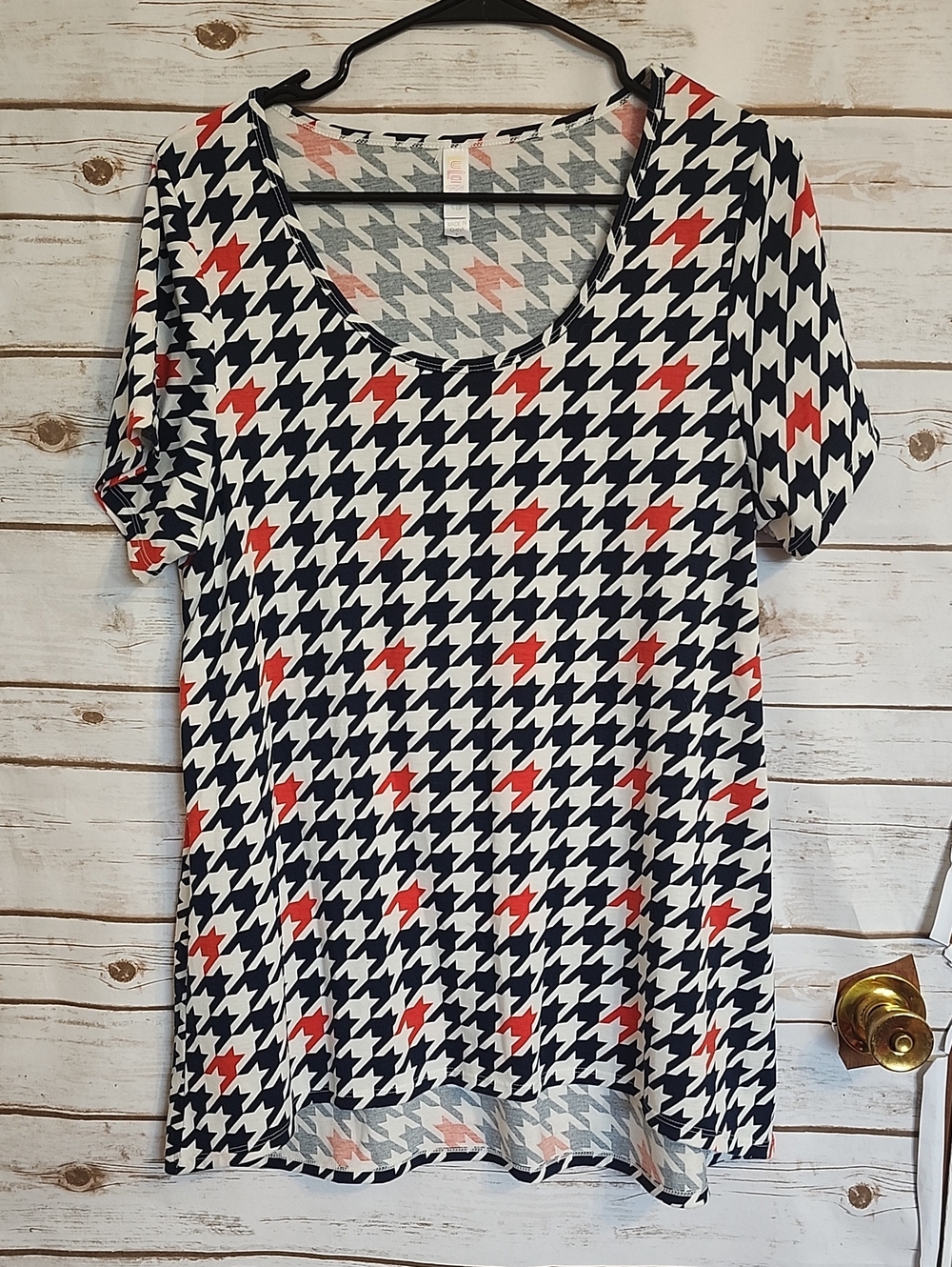 LuLaRoe Classic Tee Size Large